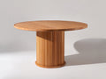 Gartentisch Holz 140x140x75 cm - Naturholz - rundes Design mit Säulenfuß