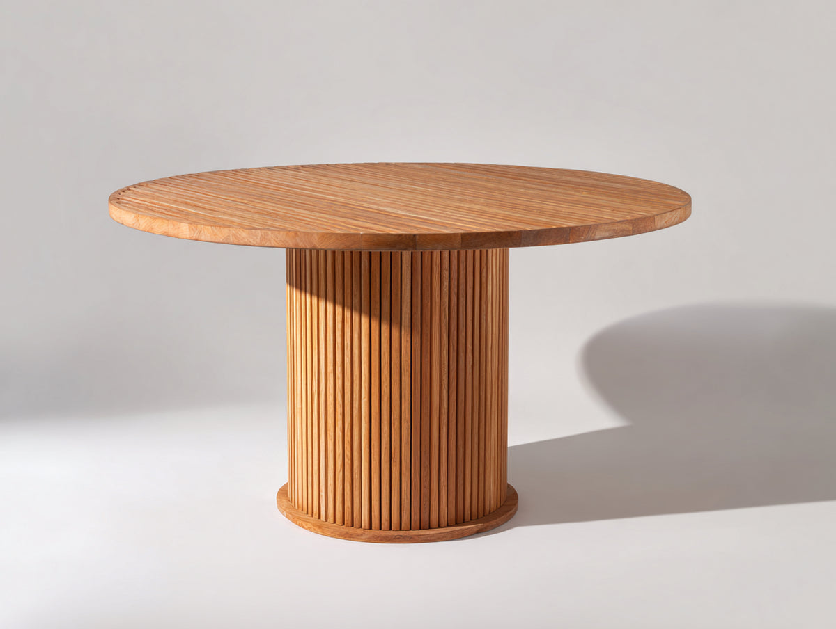 Gartentisch Holz 140x140x75 cm - Naturholz - rundes Design mit Säulenfuß